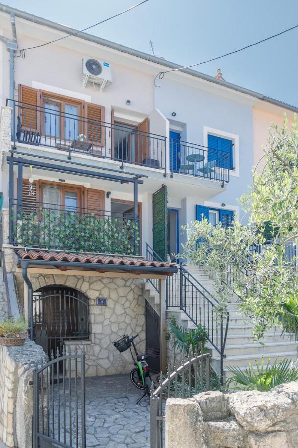 Apartmen Plus U Centru Blizu Plaze นยีวีเซ ภายนอก รูปภาพ