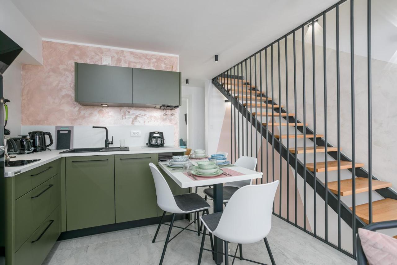 Apartmen Plus U Centru Blizu Plaze นยีวีเซ ภายนอก รูปภาพ
